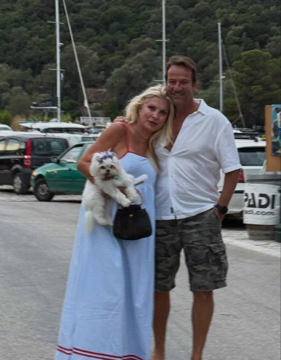 Οι νέες οικογενειακές φωτογραφίες από τις διακοπές της Ελένης Μενεγάκη και οι πόζες στην αγκαλιά του Μάκη Παντζόπουλου 2 4 24 scaled