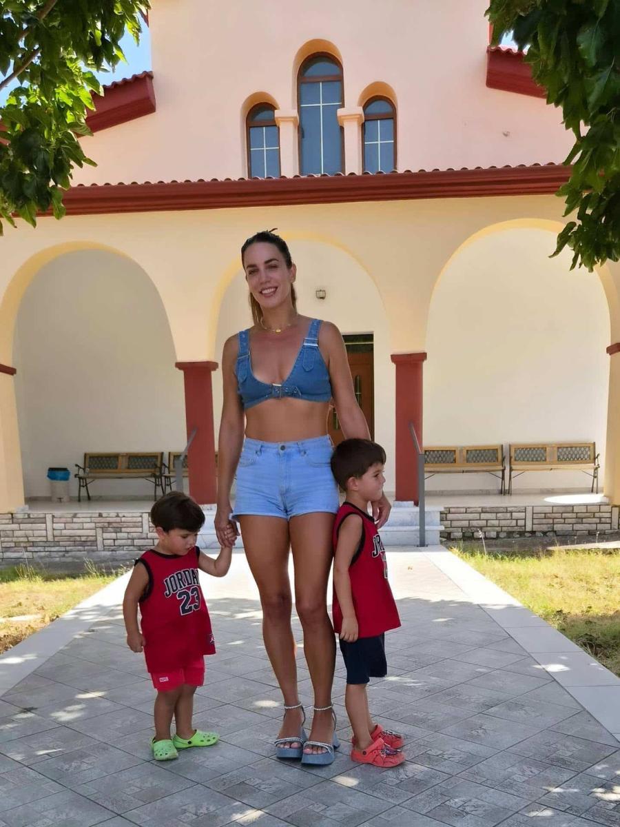 Η Κατερίνα Στικούδη και ο Βαγγέλης Σερίφης επέστρεψαν στο μέρος όπου παντρεύτηκαν για να γιορτάσουν 8 χρόνια γάμου 2 4 32