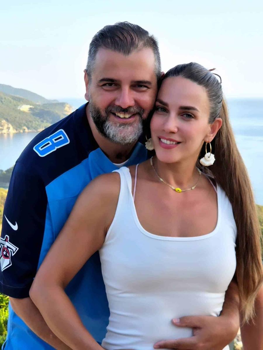 Η Κατερίνα Στικούδη και ο Βαγγέλης Σερίφης επέστρεψαν στο μέρος όπου παντρεύτηκαν για να γιορτάσουν 8 χρόνια γάμου 3 2 51