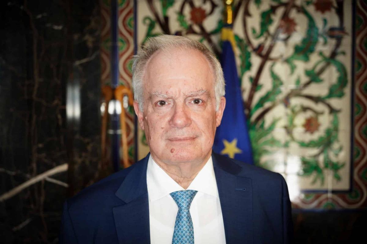 Τασούλας: «Η πολιτική δεν μου άφησε χρόνο να είμαι καλός σύζυγος και πατέρας» 3 m m02554