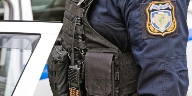 Απίστευτο συμβάν στα Εξάρχεια: Αστυνομικοί και διαρρήκτες εγκλωβίστηκαν στο ίδιο διαμέρισμα - Ποιος τους απεγκλώβισε 2 astynomikos sima.jpeg