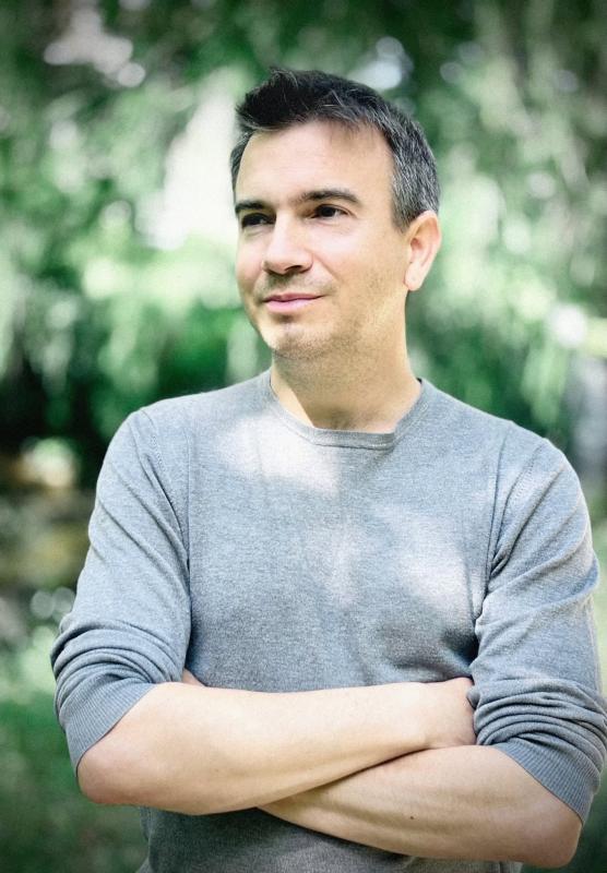 Ζήνα Αρβανιτίδη: Ντύθηκε νύφη στα 50 – Ποιος είναι ο 38χρονος Γάλλος που της άλλαξε τη ζωή και την πήρε μαζί του στη Γαλλία 5 718792644 10244513628962002 2774325939315349346 n
