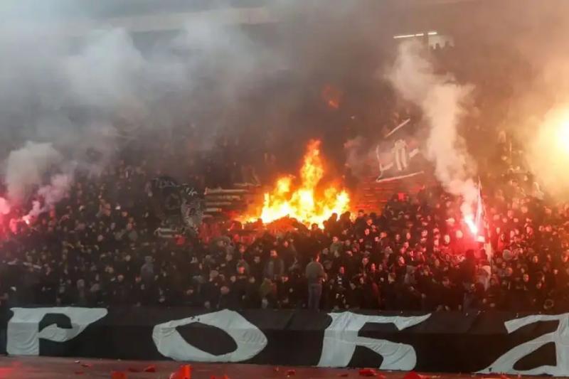 Χάος στο Βελιγράδι: Ένας απέναντι σε 20 οπαδούς με ξύλα! (VD)
