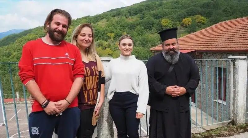 Αποχωρεί από τη Φουρνά Ευρυτανίας η πρώτη πολύτεκνη οικογένεια που εγκαταστάθηκε στο χωριό – Ο λόγος 2 stefanos vaso daskala ierea.jpg