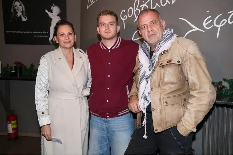 Ξεπέρασε σε ύψος τον πατέρα του, ξανθός με πράσινα μάτια και κούκλος: Ολόκληρος άντρας ο γιος της Θεοφανίας Παπαθωμά και του Πασχάλη Τσαρούχα, Αχιλλέας 2