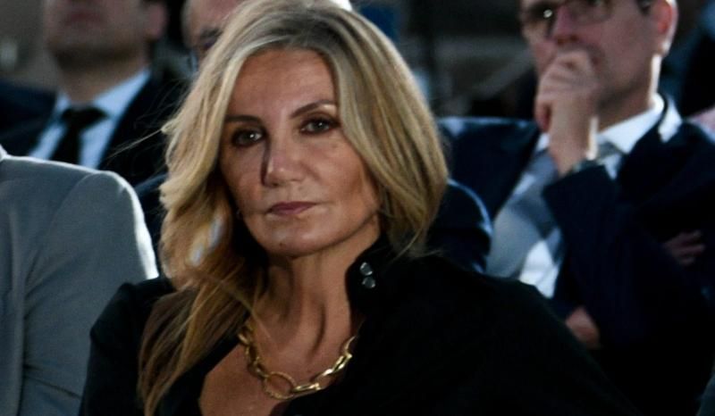 Μαρέβα Γκραμπόφσκι: Σκέτη καλλονή στο πλευρό του Κυριάκου Μητσοτάκη στη ΔΕΘ