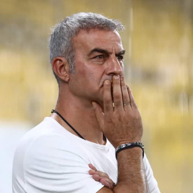 Η νέα ζωή του Τραϊανού Δέλλα 104 μέρες μετά τον θάνατο της Γωγώς: Μπήκε νέα γυναίκα στη ζωή του; Ποια είναι εκείνη που στέκεται «βράχος» δίπλα του; 1 3 25