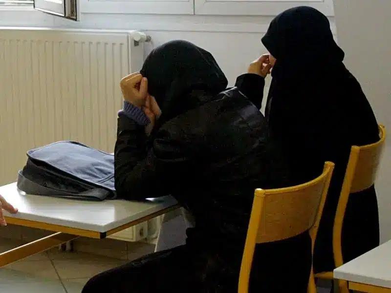 Αυστρία: Άνοιξαν τα σχολεία με απαγόρευση της ισλαμικής μαντίλας για μαθήτριες κάτω των 14 ετών 4
