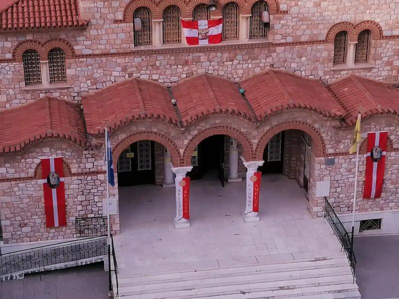 Σε λαϊκό προσκύνημα από σήμερα η σορός του Γιώργου Μαζωνάκη