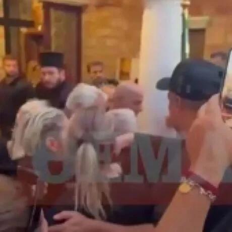Η εικόνα που συγκλόνισε στη Νίκαια: Η στιγμή που περνάει το φέρετρο του γιού του μπροστά του και Καταρρέει 3 372 460x460 1