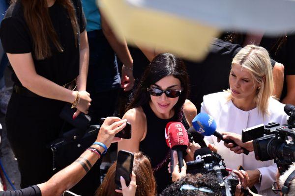 &Pi;&Alpha;&Nu;&Omicron;&Rho;&Alpha;&Mu;&Iota;&Kappa;&Epsilon;&Sigma; &Epsilon;&Iota;&Kappa;&Omicron;&Nu;&Epsilon;&Sigma; &Alpha;&Pi;&Omicron; &Tau;&Eta;&Nu;  &Epsilon;&Xi;&Omicron;&Delta;&Iota;&Omicron; &Alpha;&Kappa;&Omicron;&Lambda;&Omicron;&Upsilon;&Theta;&Iota;&Alpha; &Tau;&Omicron;&Upsilon; &Tau;&Rho;&Alpha;&Gamma;&Omicron;&Upsilon;&Delta;&Iota;&Sigma;&Tau;&Eta; &Gamma;&Iota;&Omega;&Rho;&Gamma;&Omicron;&Upsilon; &Mu;&Alpha;&Zeta;&Omega;&Nu;&Alpha;&Kappa;&Eta;