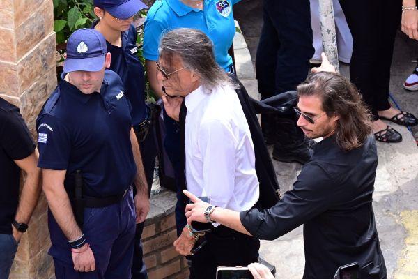 &Pi;&Alpha;&Nu;&Omicron;&Rho;&Alpha;&Mu;&Iota;&Kappa;&Epsilon;&Sigma; &Epsilon;&Iota;&Kappa;&Omicron;&Nu;&Epsilon;&Sigma; &Alpha;&Pi;&Omicron; &Tau;&Eta;&Nu;  &Epsilon;&Xi;&Omicron;&Delta;&Iota;&Omicron; &Alpha;&Kappa;&Omicron;&Lambda;&Omicron;&Upsilon;&Theta;&Iota;&Alpha; &Tau;&Omicron;&Upsilon; &Tau;&Rho;&Alpha;&Gamma;&Omicron;&Upsilon;&Delta;&Iota;&Sigma;&Tau;&Eta; &Gamma;&Iota;&Omega;&Rho;&Gamma;&Omicron;&Upsilon; &Mu;&Alpha;&Zeta;&Omega;&Nu;&Alpha;&Kappa;&Eta;