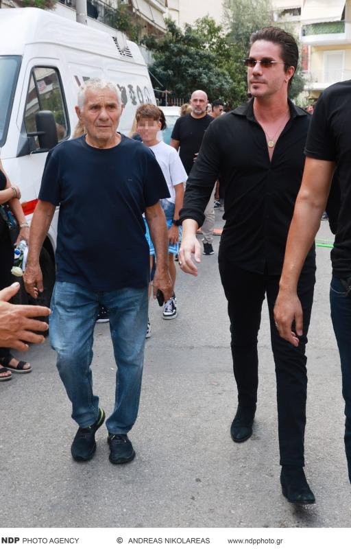 Ο Νίκος Οικονομόπουλος με λυγμούς στις κάμερες: «Νιώθω ενοχές για τον Γιώργο γιατί…» – Το τηλεφώνημα που δεν απάντησε πριν τον θάνατο 3 4 17 scaled