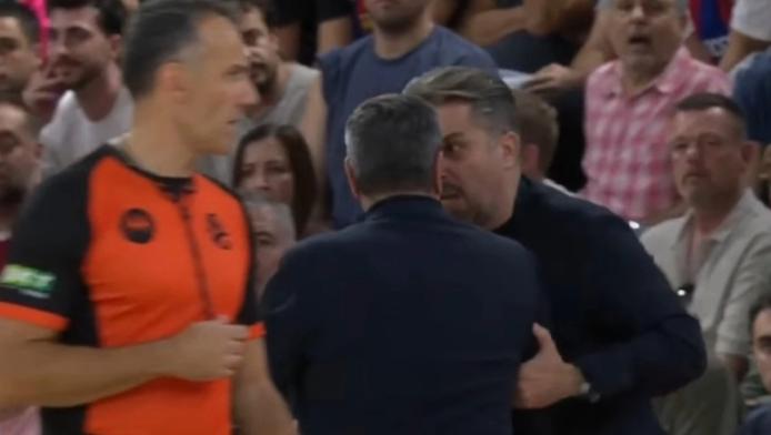Ολυμπιακός: Ένταση στον πάγκο εν ώρα αγώνα - Τι έγινε κόντρα στη Μπάρτσα